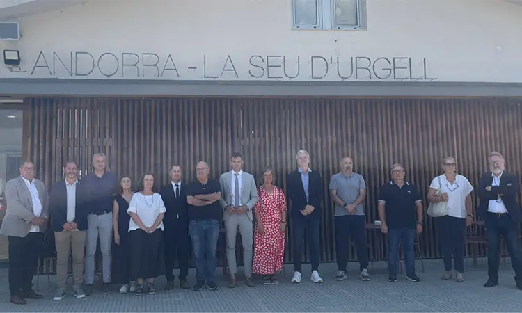 Els vols de parapent i els comercials podran coincidir a l’Aeroport d’Andorra-la Seu d’Urgell