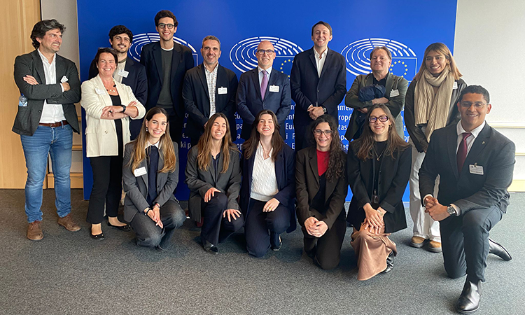 Més de quaranta exalumnes participen en la trobada Alumni Blanquerna a Brussel·les