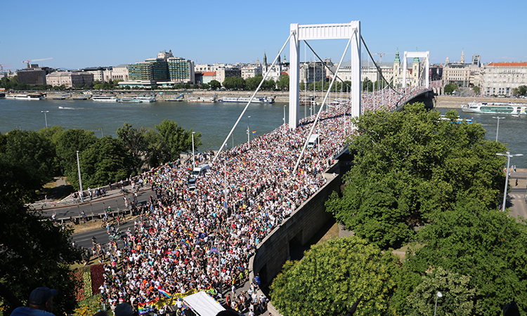La comunitat LGTBIQ+ desafia Orbán amb una manifestació massiva a Budapest