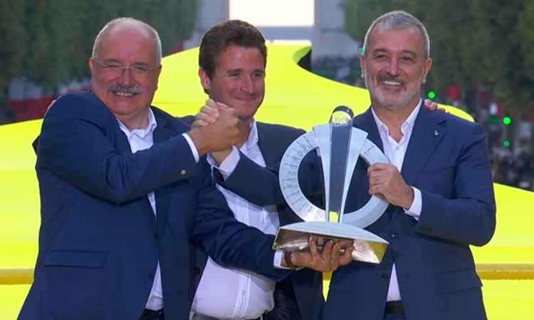 Barcelona rep el testimoni del Tour de França i es prepara per acollir-lo l'any vinent