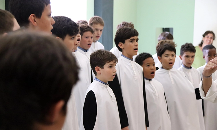 Gira europea de l'Escolania de Montserrat: Brussel·les, Roma i diverses ciutats d'Hongria