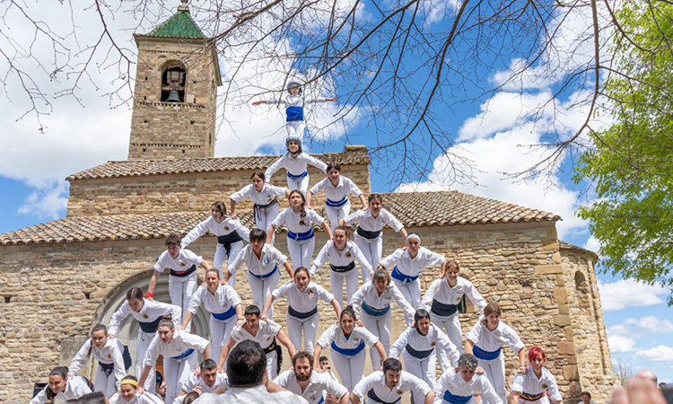 Els Castellers de Cornellà i els Falcons de Vilanova, a les Fiestas del Carmen de Vallecas