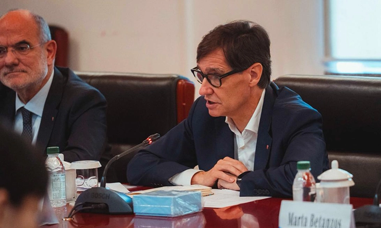 El president Illa anuncia que el proper curs es recuperarà l'ensenyament del català a la Xina