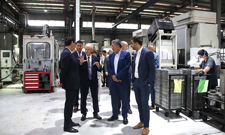 Illa visita la nova planta de producció de l'empresa catalana AMES a Wuhu