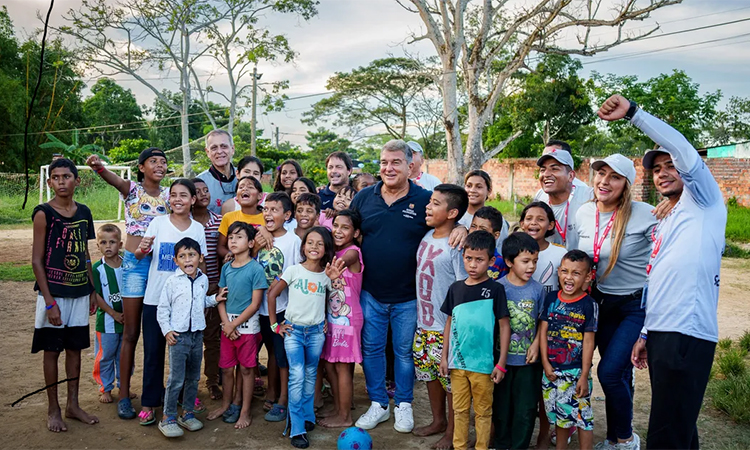 Laporta visita els projectes de la Fundació FC Barcelona a Colòmbia