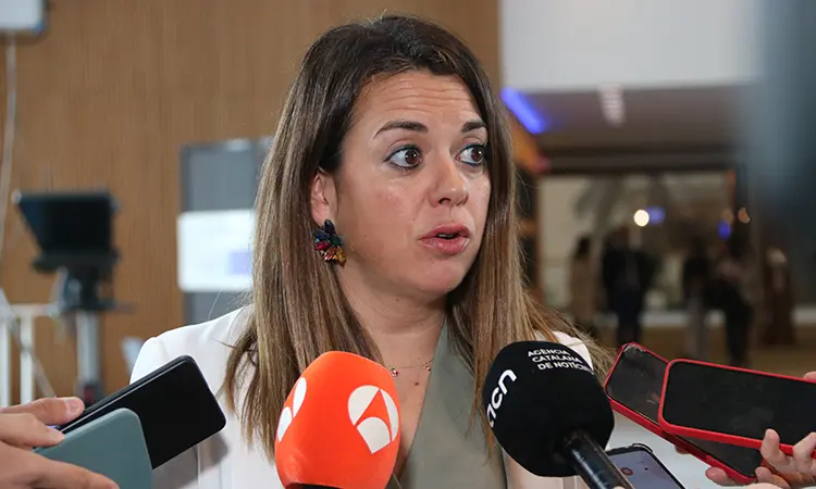 Laura Ballarín presenta un projecte que protegirà els menors de les xarxes socials