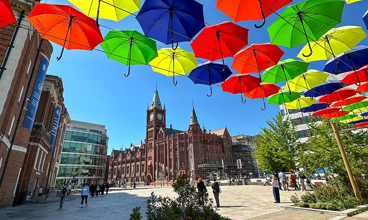 A la Liverpool dels Beatles, el català celebra un segle d’història universitària
