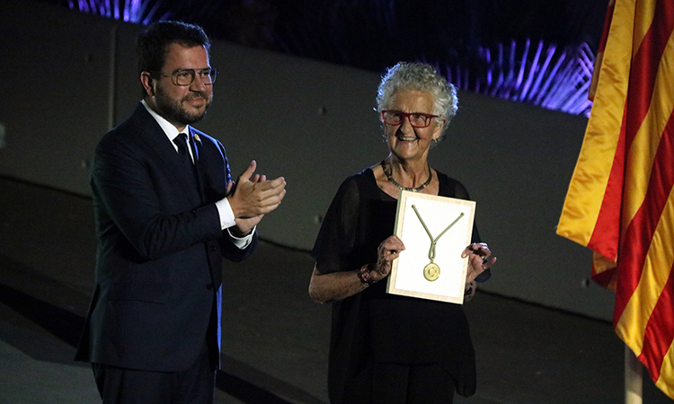 La il·lustradora Roser Capdevila rep la Medalla d'Or de la Generalitat -  exterior