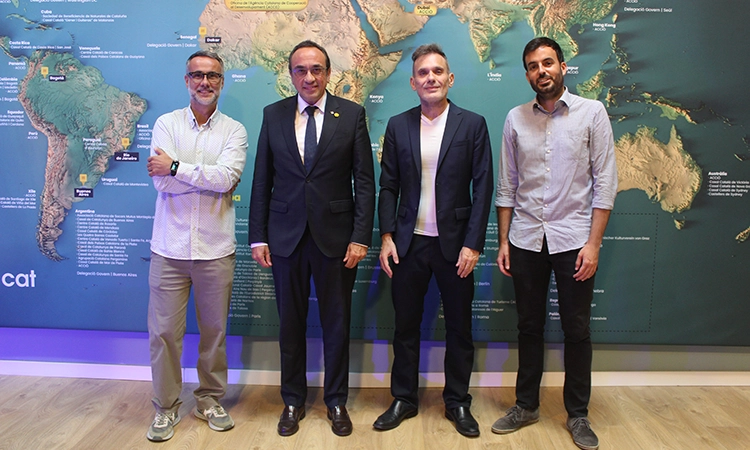 El president Rull visita el mural gegant ‘Catalunya al món’: “La projecció internacional és fonamental”