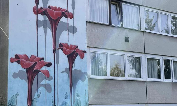 L’artista Ramon Puig ‘Werens’ pinta ‘Roses de Sarajevo’ a la capital bosniana