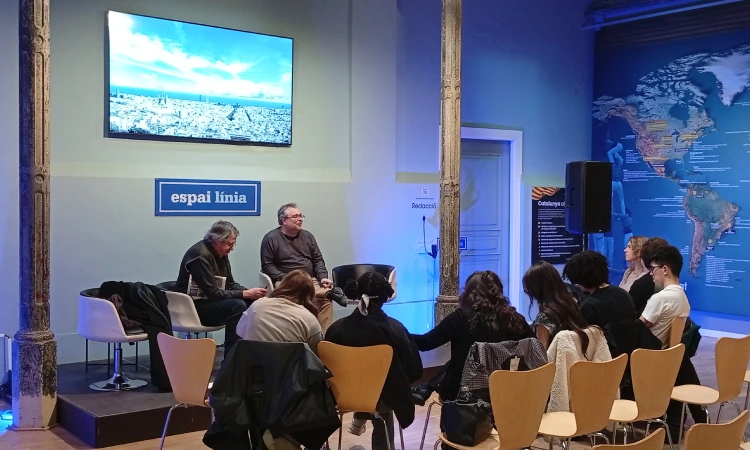 Un grup d’alumnes del Quebec visita l’Espai Línia per estudiar les superilles i la mobilització veïnal a l’Eixample